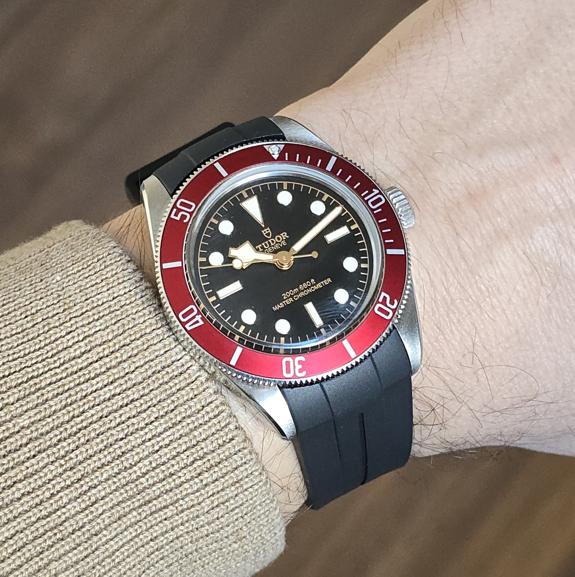 OMG. Siyah FKM Entegre Kauçuk Kordon