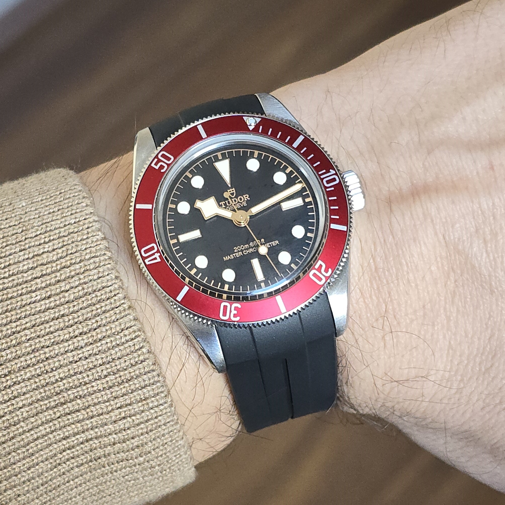 OMG. Siyah FKM Entegre Kauçuk Kordon