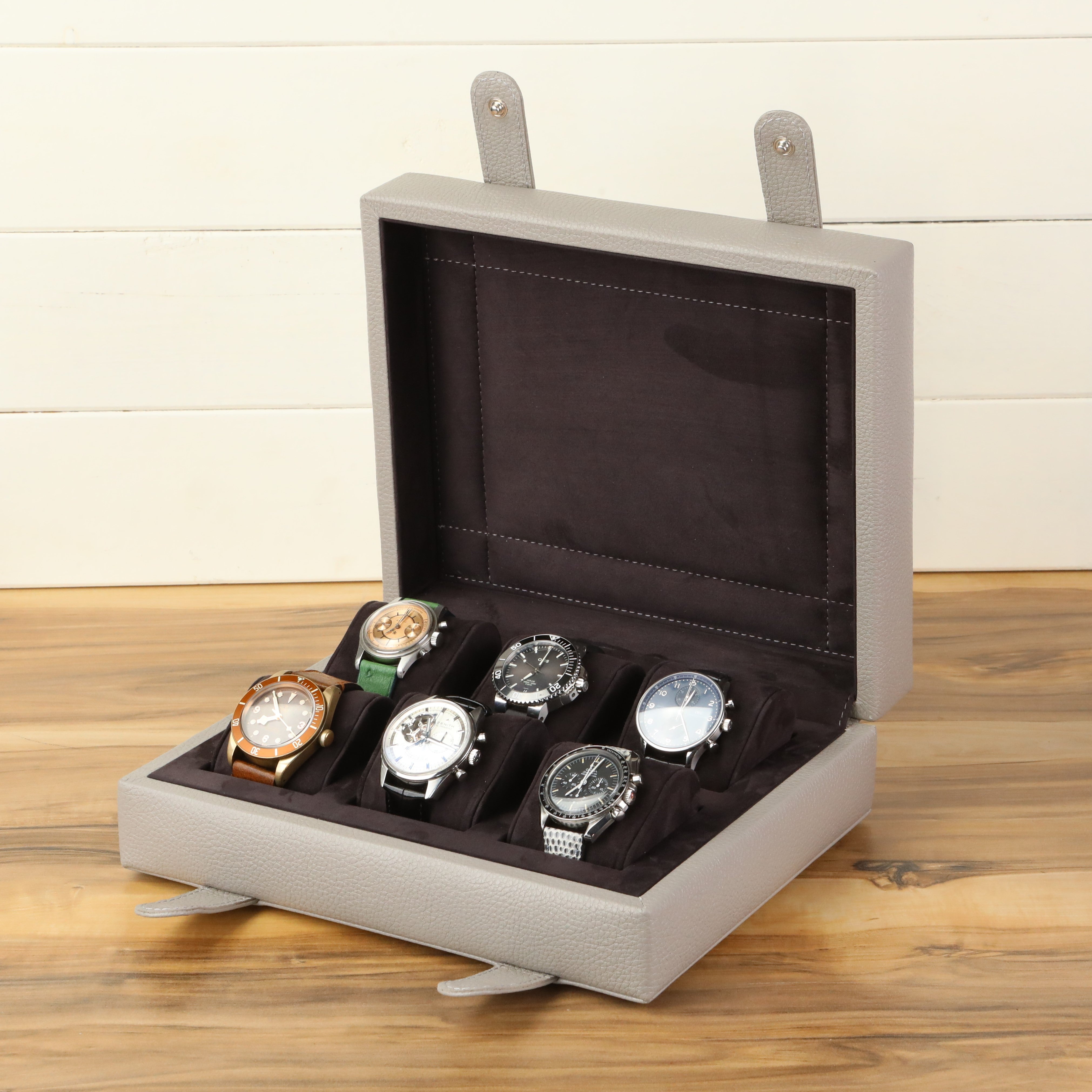 El yapımı gri renkli çoklu saat kutusu