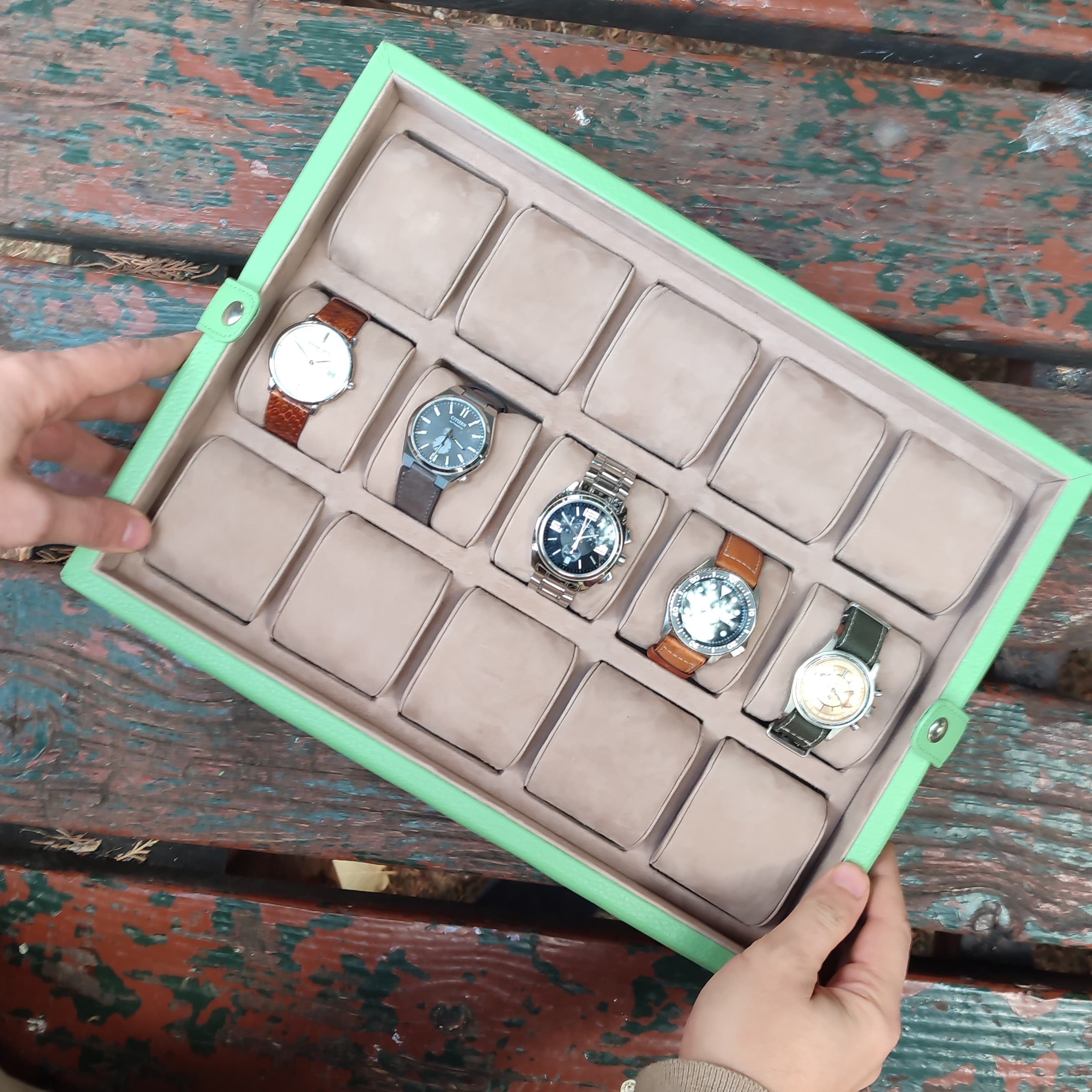 Yeşil Deri Saat Kutusu 15'li