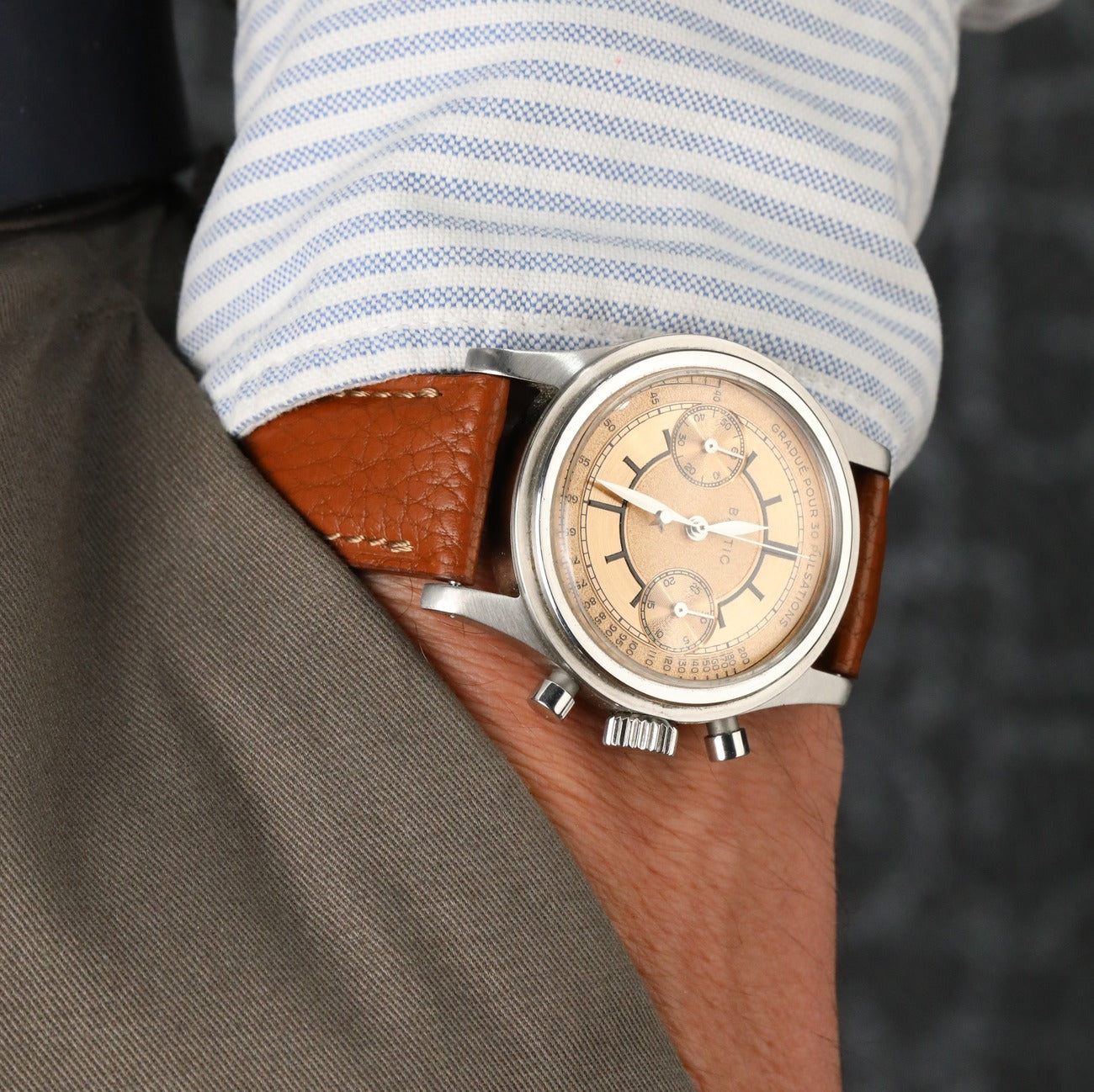 El yapımı kahverengi renkli dikişli akıllı pimli deri kayış