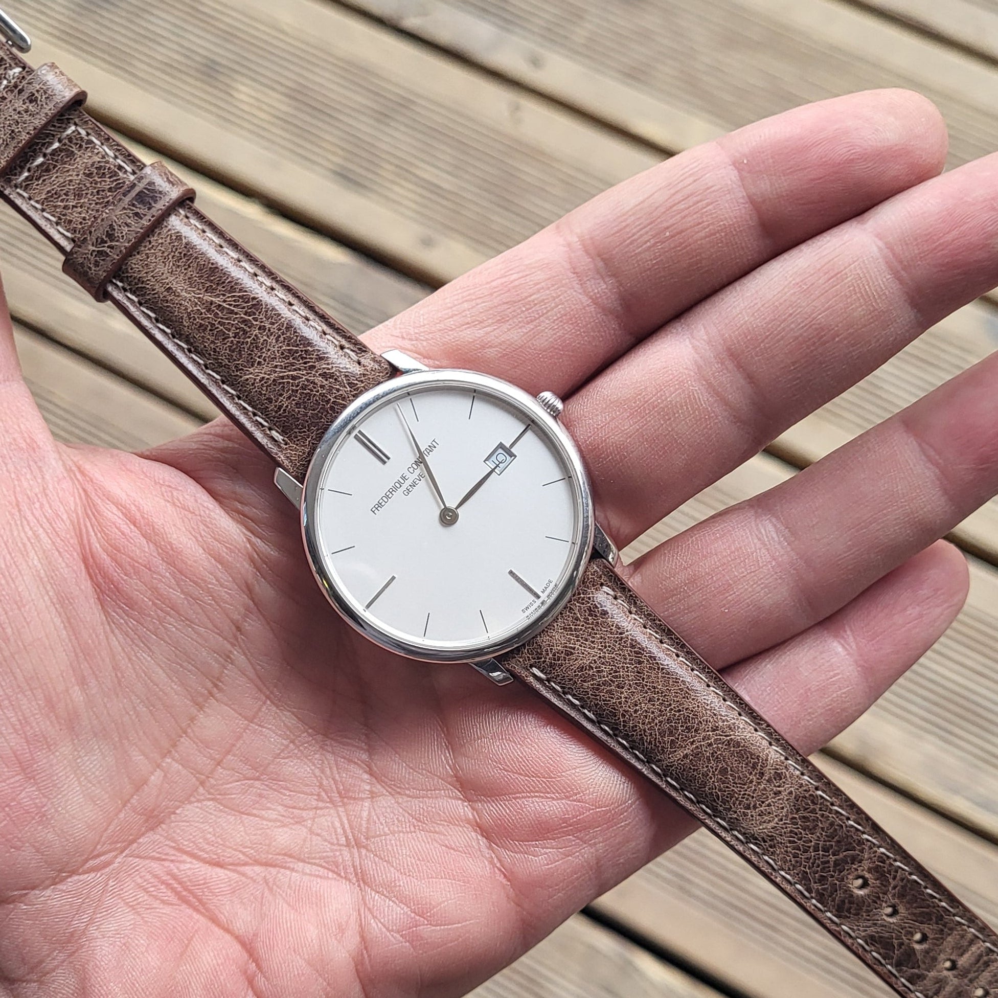 Gerçek deri el yapımı kahverengi renk eskitme baskılı akıllı pimli deri kordon