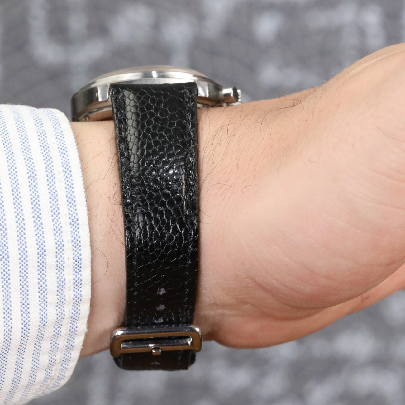 El yapımı siyah renkli akıllı pimli deri saat kayışı