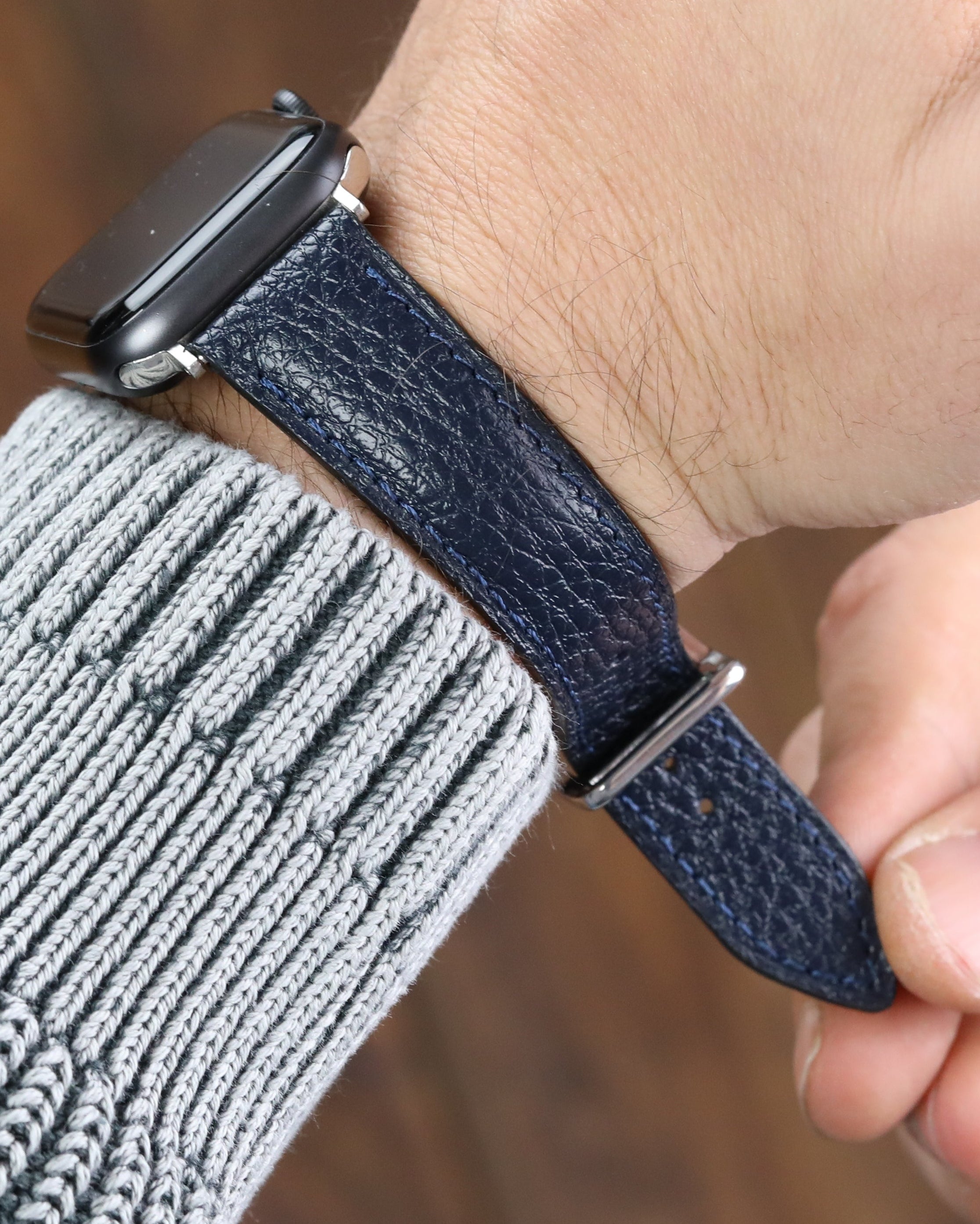 Gerçek deri lacivert renkli el işçiliği ile üretilen apple watch uyumlu deri kordon