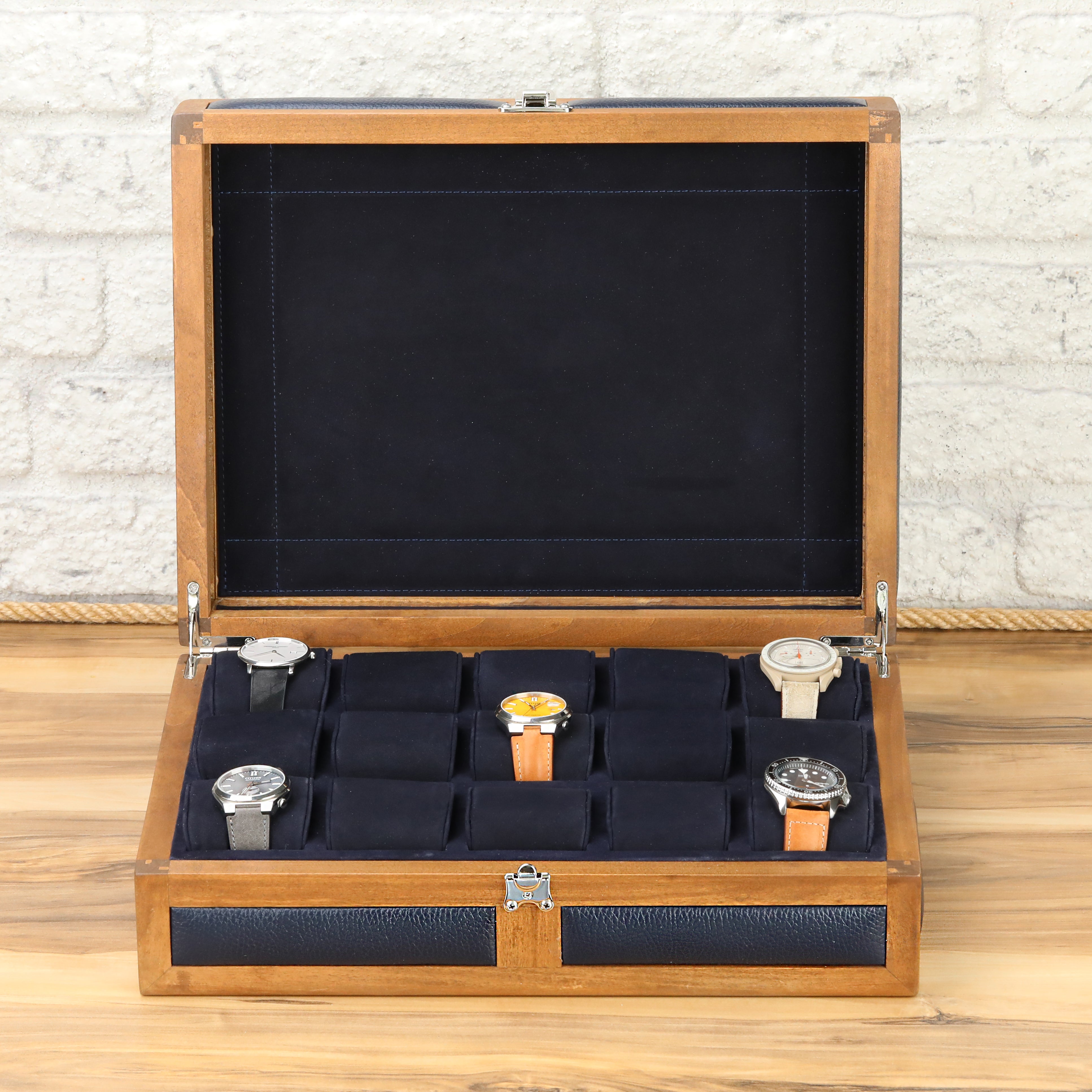 İçi lacivert renkli gerçek oğlak süet kaplı dışı lacivert renkli dana derisi çoklu saat kutusu