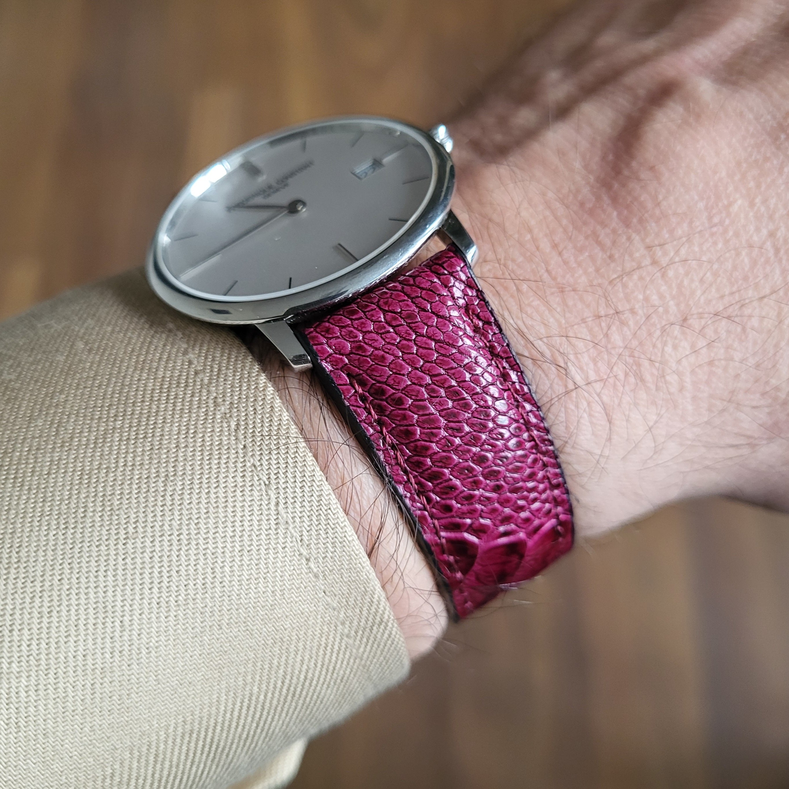 T-Rex Vişne Devekuşu Derisi Kordon