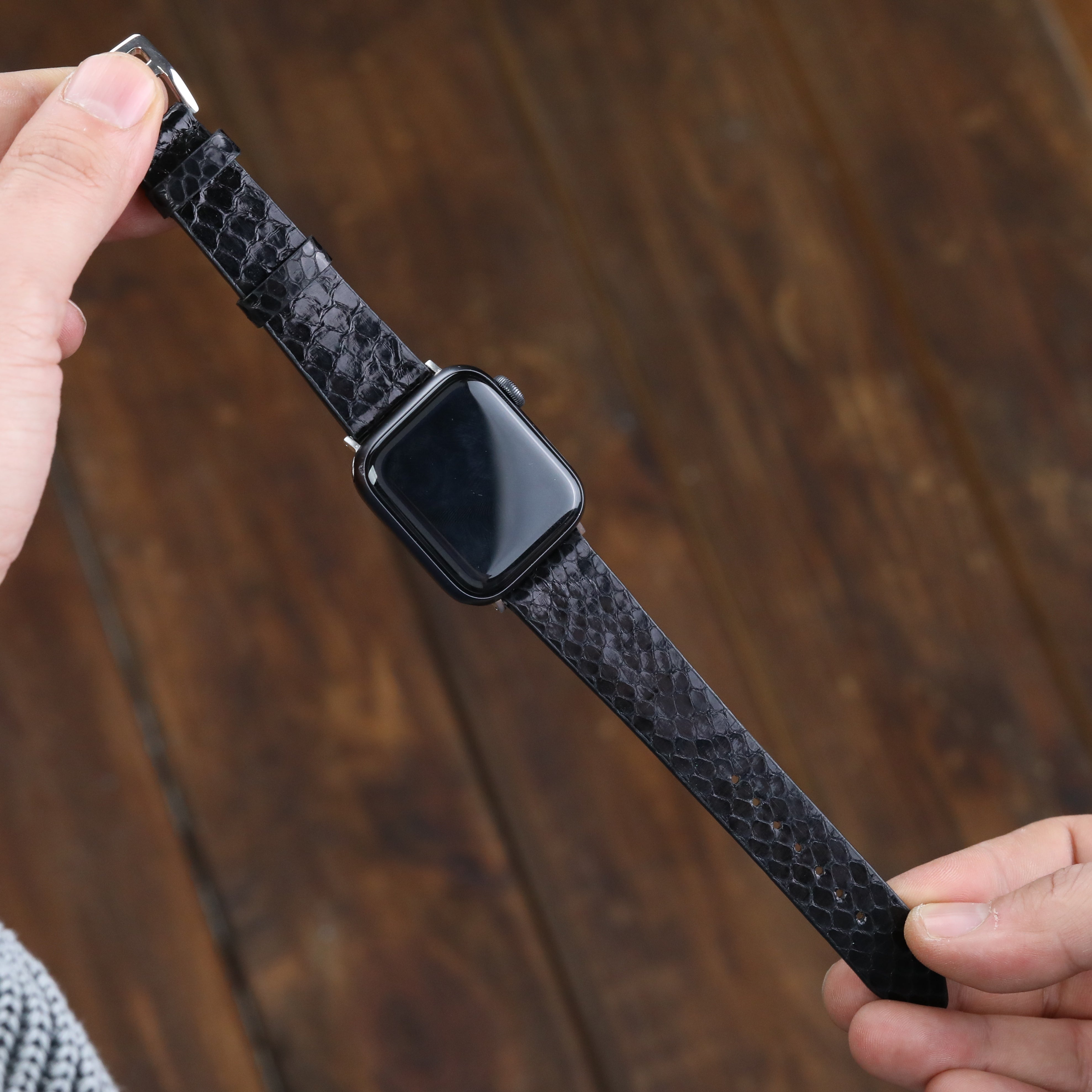Siyah renkli gerçek egzotik derili el yapımı antialerjik arka derili apple watch ile uyumlu deri kordon