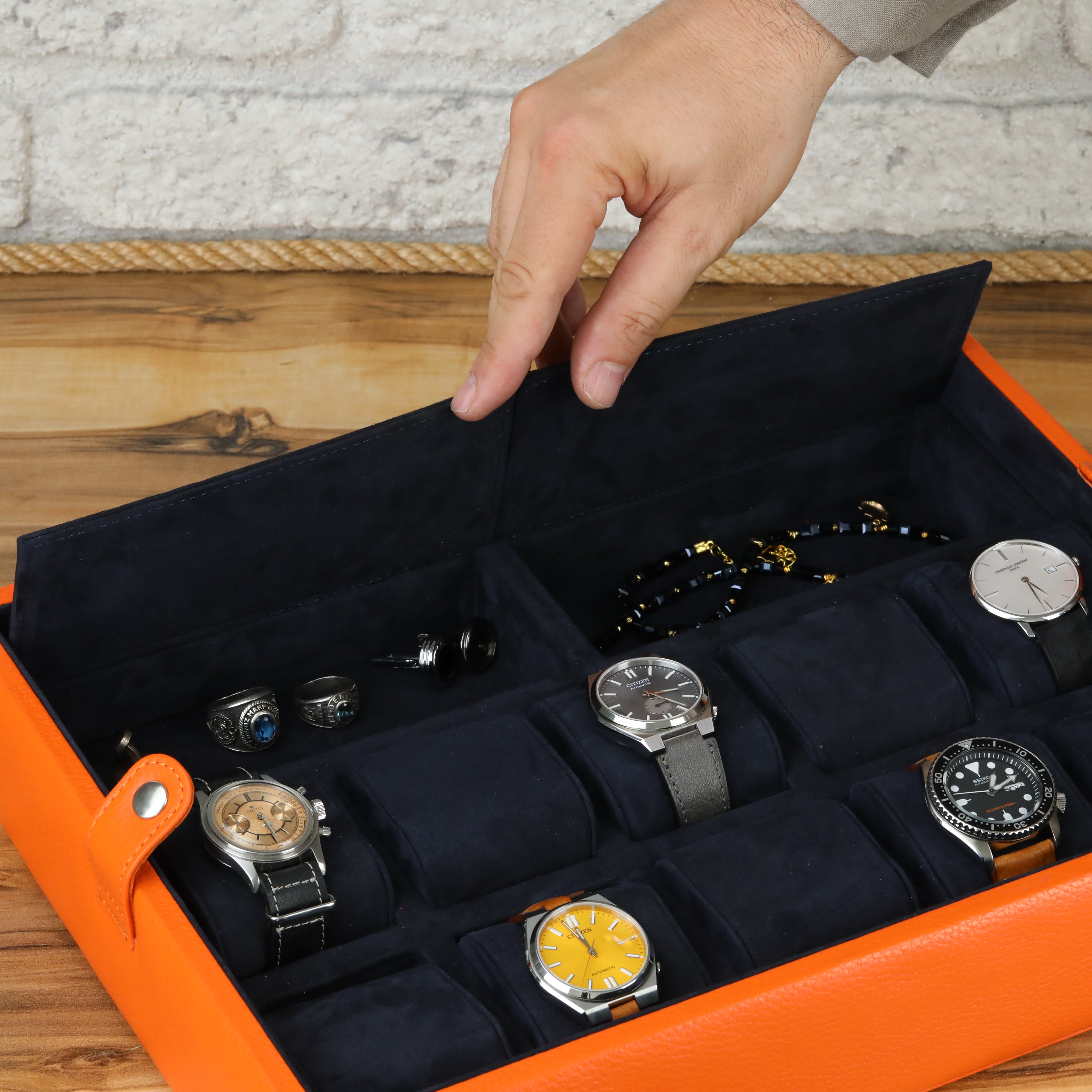 İçi lacivert renkli gerçek oğlak süet kaplı dışı turuncu renkli dana derisi saat organizeri