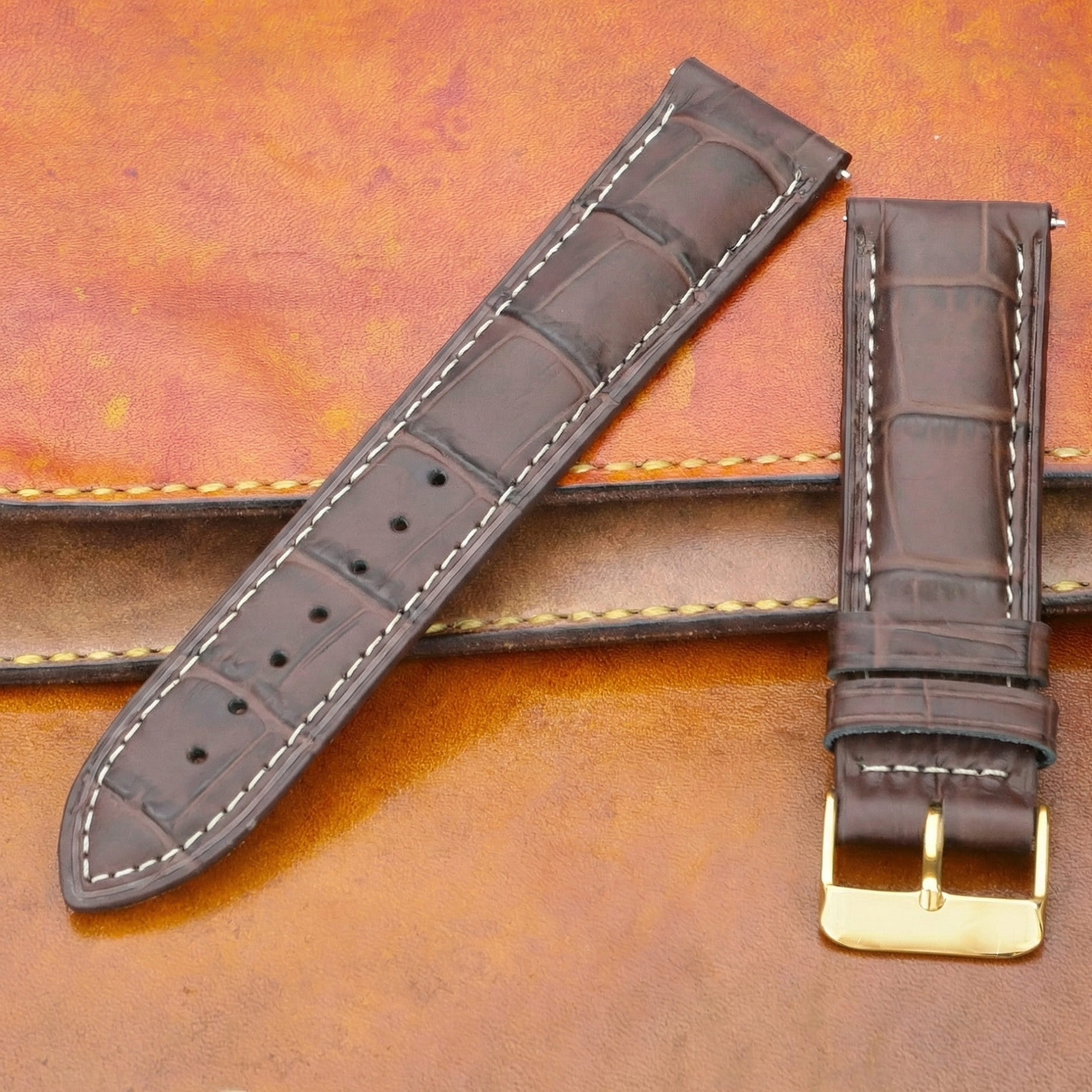 Gold Tokalı Alaturka Kahve Kroko Baskılı Beyaz Dikişli Deri Kordon