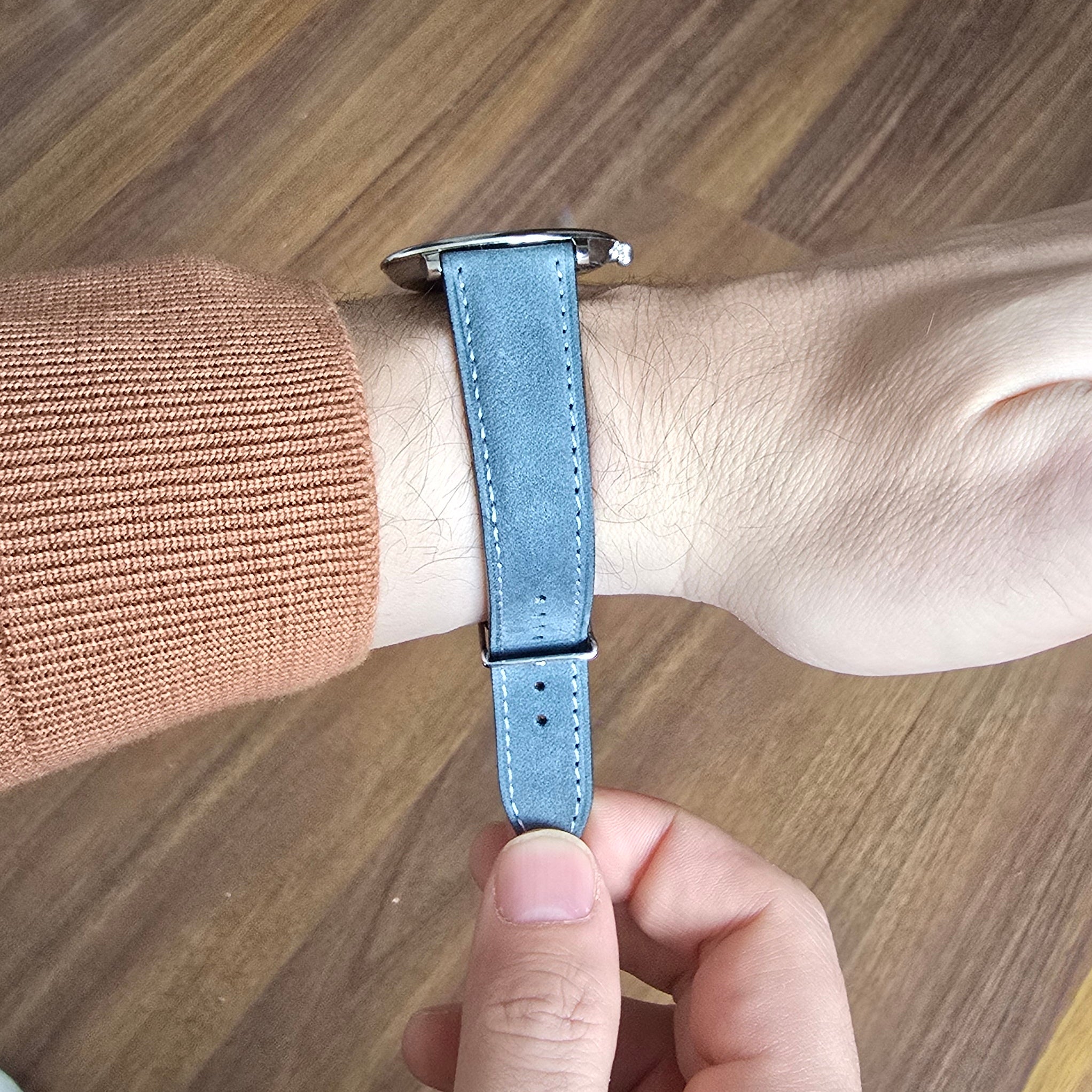 Gerçek deri el yapımı akıllı pimli arkada kullanılan deri anti-alerjik antrasit renkli deri saat kayışı