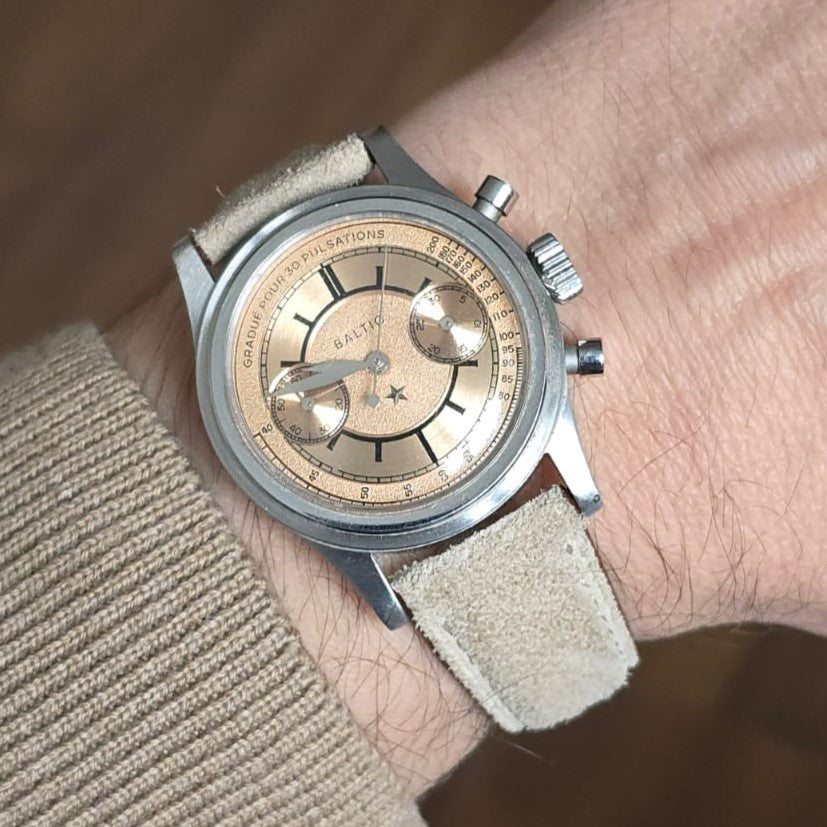 Gerçek deri el yapımı akıllı pimli arkada kullanılan deri anti-alerjik bej renkli süet deri saat kordonu