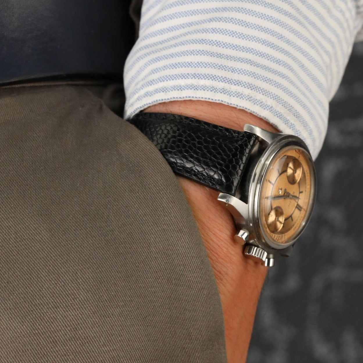 El yapımı siyah renkli akıllı pimli siyah deri kayış