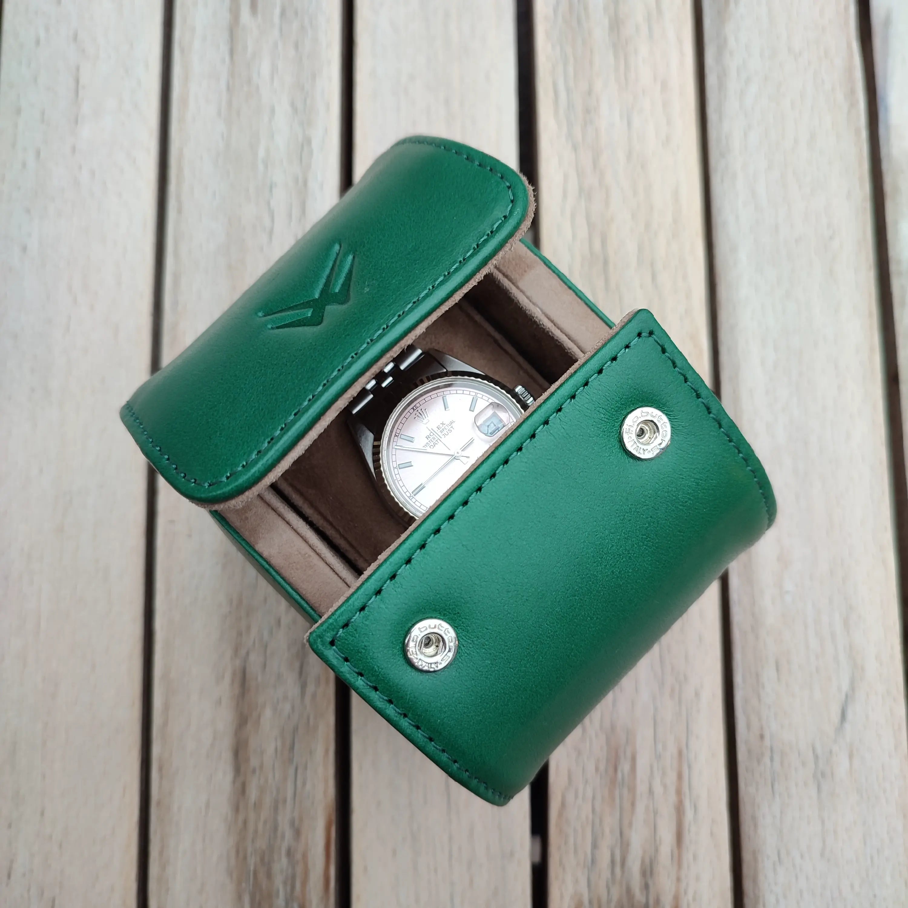 Dışı yeşil renkli dana derisi içi oğlak süet deri saat kutusu