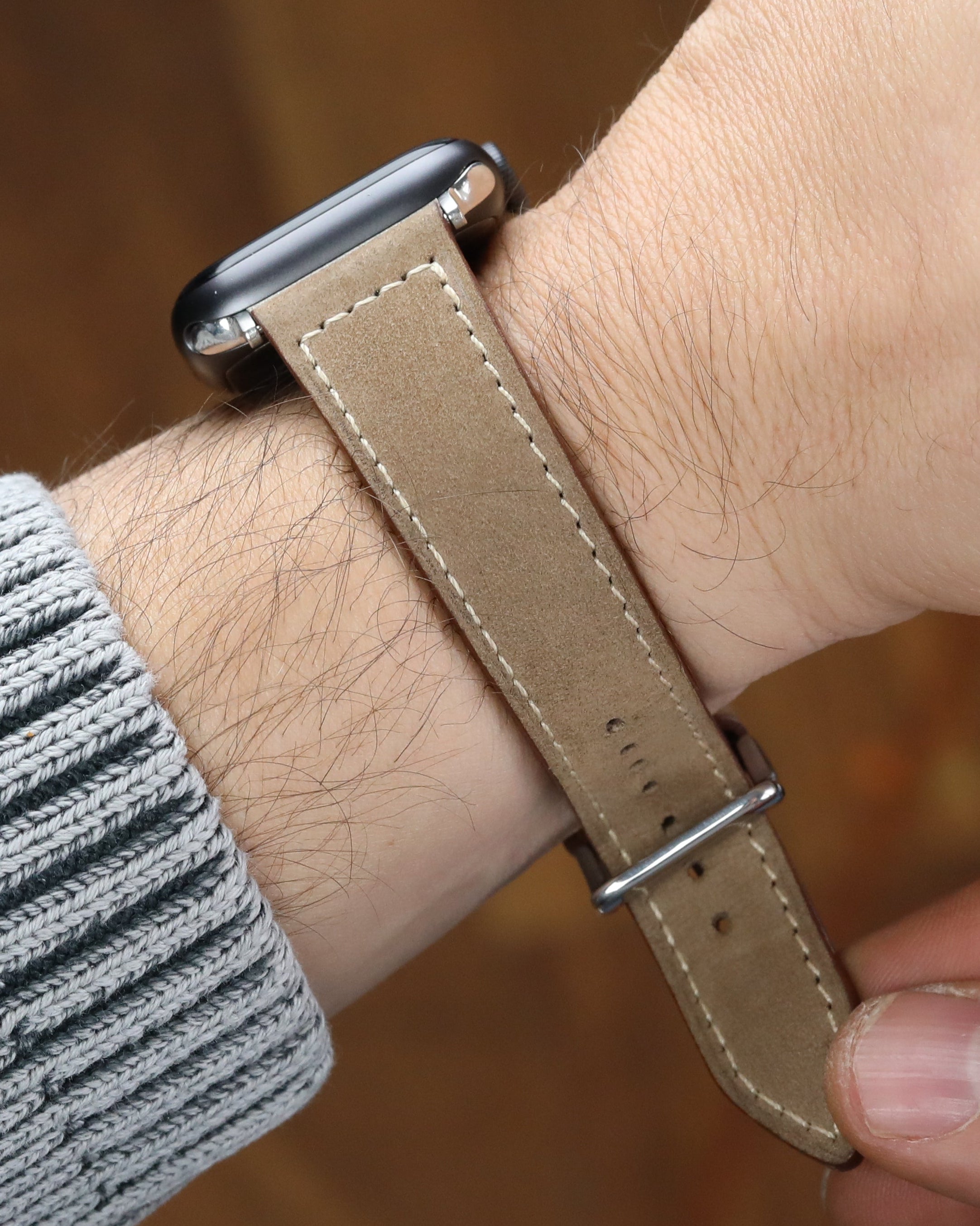 Kum renkli gerçek deri el yapımı antialerjik arka derili apple watch 45mm ile uyumlu kordon