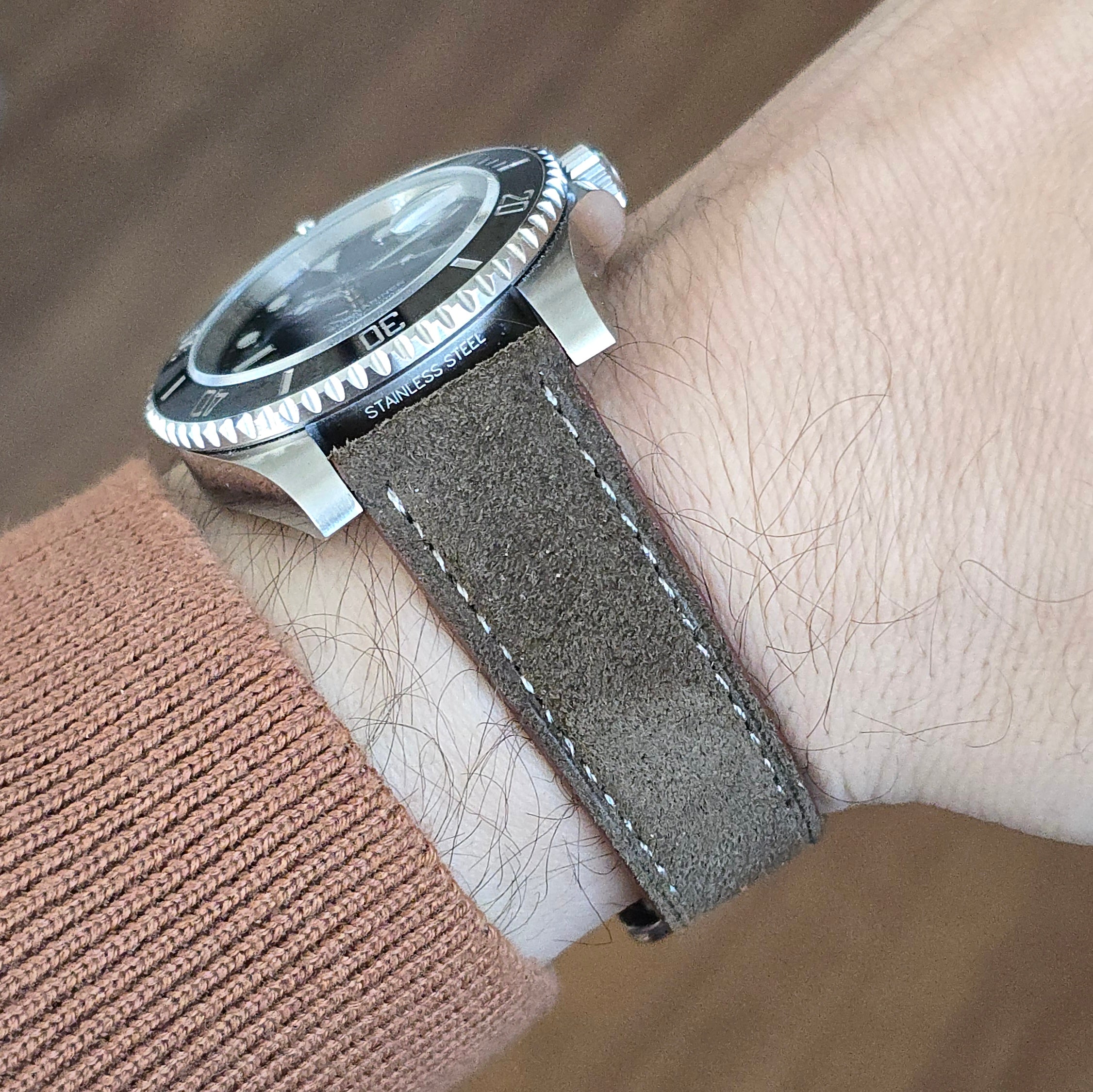 Gerçek deri el yapımı akıllı pimli arkada kullanılan deri anti-alerjik süet deri kordon