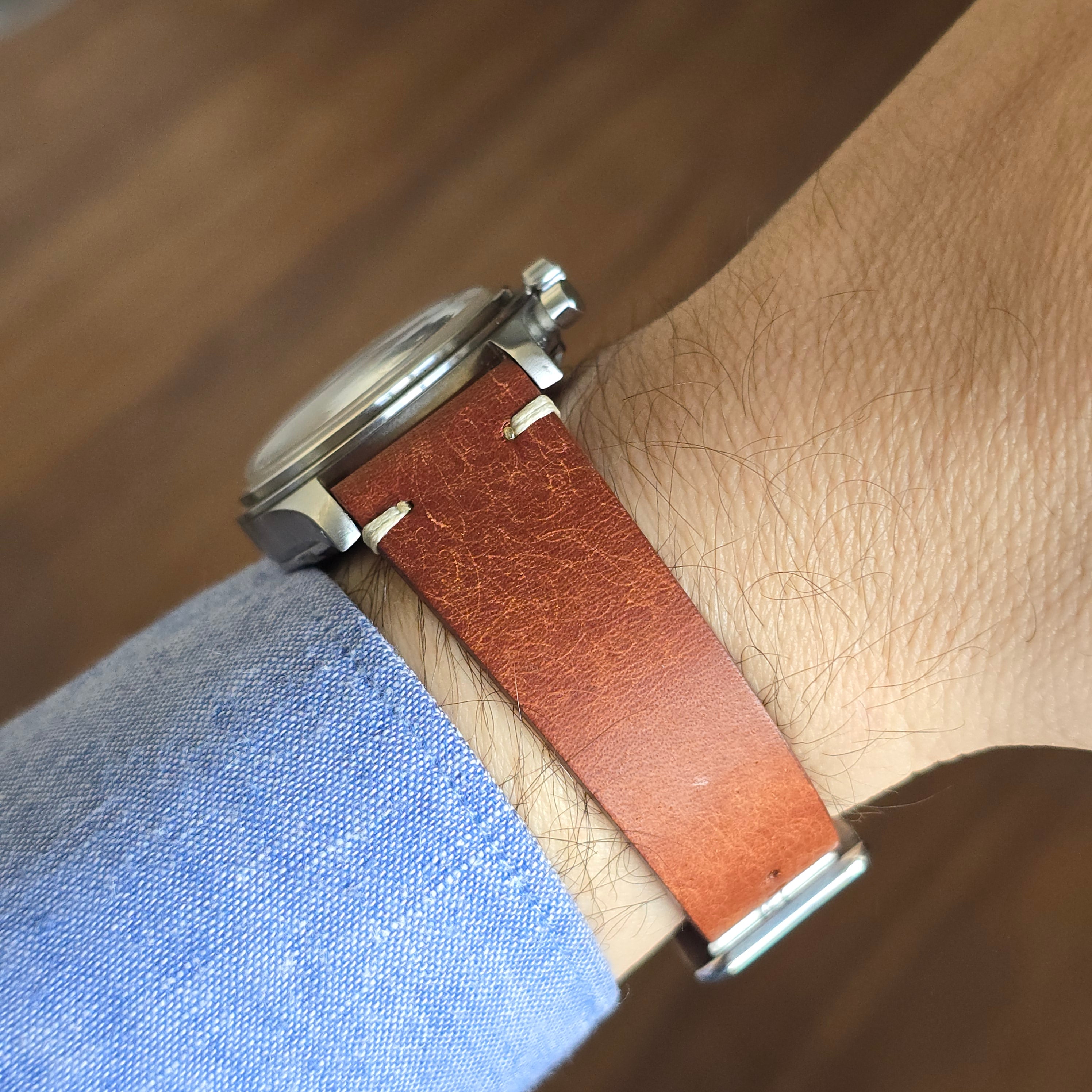 Gerçek deri el yapımı akıllı pimli arkada kullanılan deri anti-alerjik vintage dikiş açık kahve saat kayisi