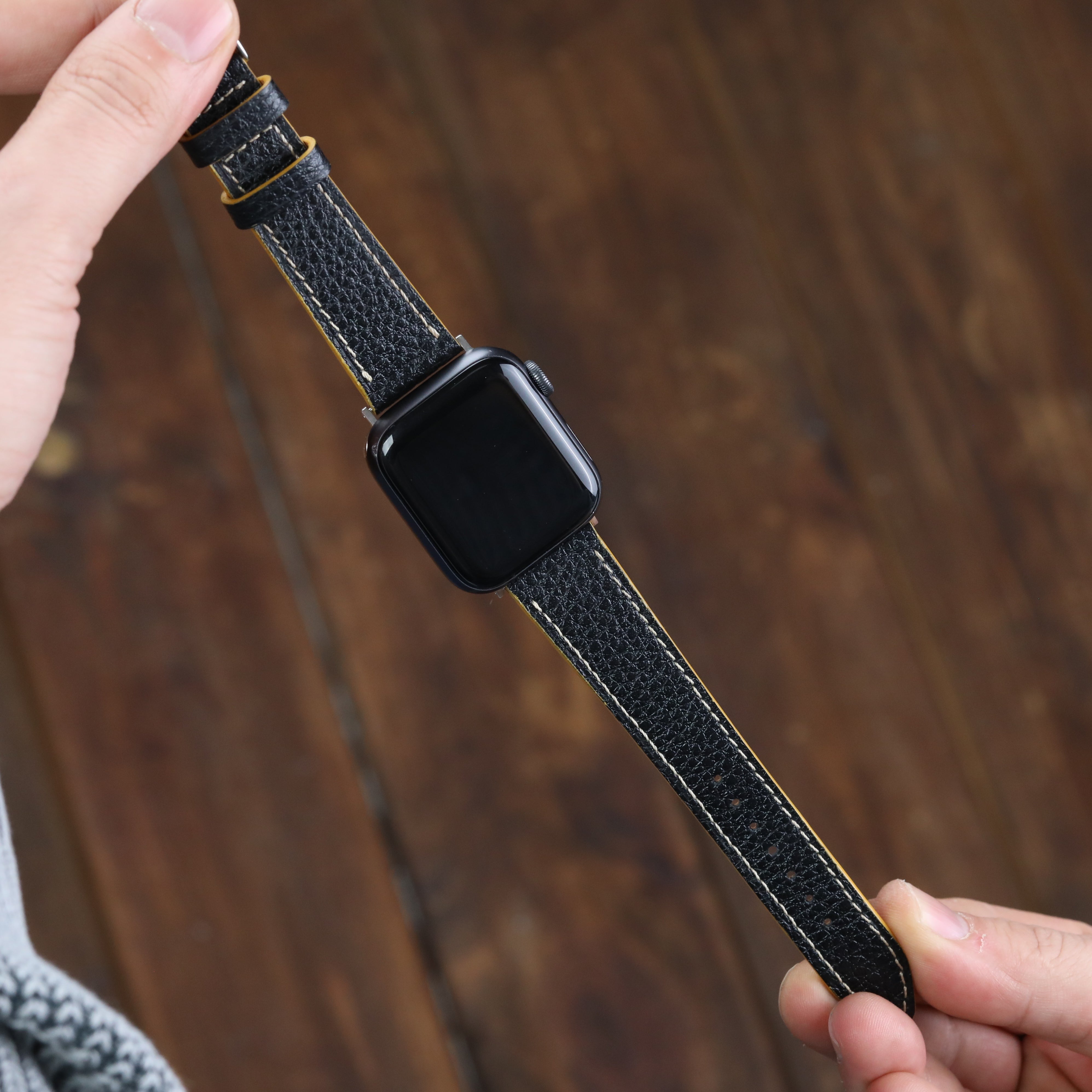 Siyah renkli gerçek deri el yapımı antialerjik arka derili apple watch ile uyumlu deri kordon